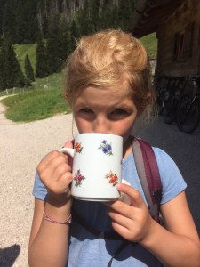 Ein Becher frische Milch ...