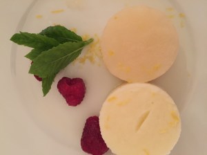 Duetto di Sorbetto (Zitrone-Mascarpone und Birne-Grappa).