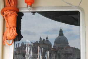 Mit den Öffentlichen durch Venedig.