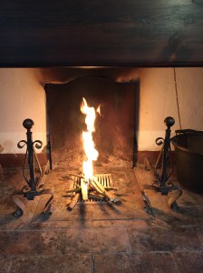 Flammen im Kamin.