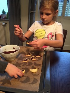 Brauchen wir nicht Schokolade, Zucker, Honig und Succade. Und ein bisschen Zimt?